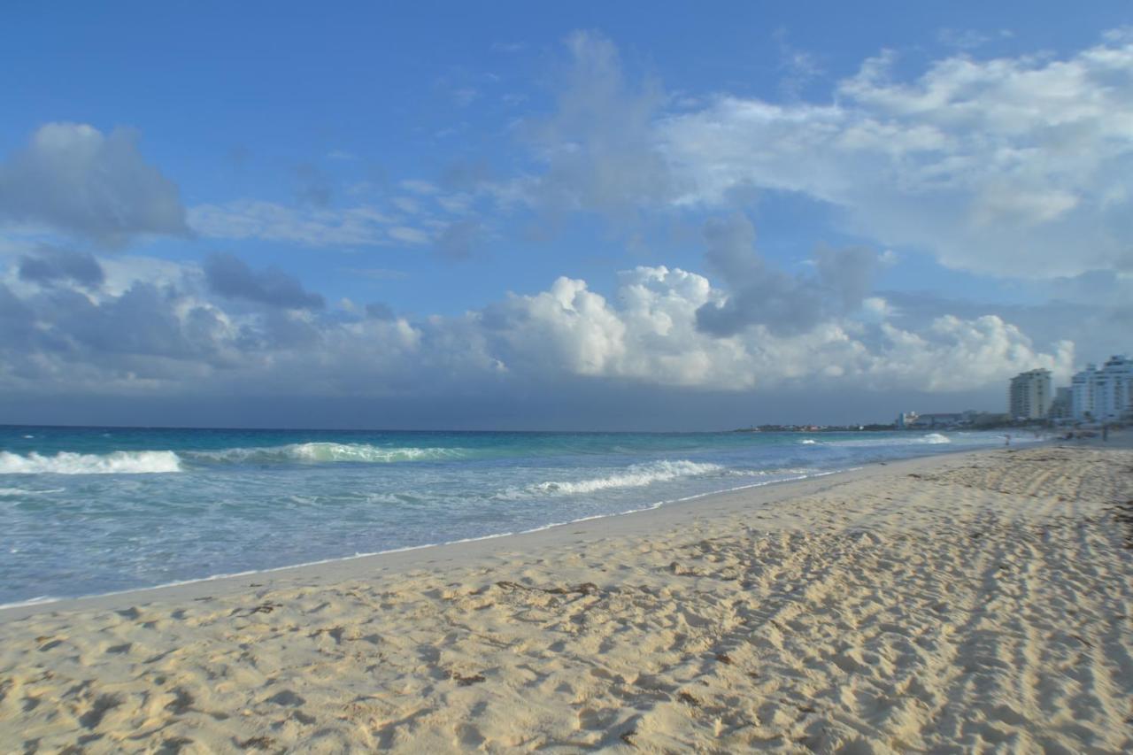 Brisas 10 Beachside Suites Cancún Kültér fotó
